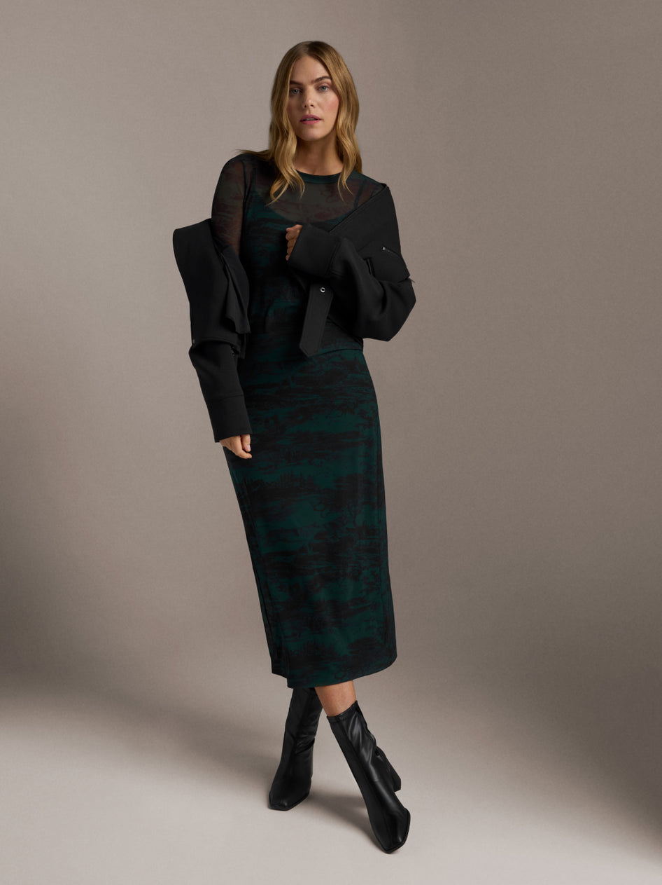 Greyson Clothiers Women's Holiday Look 6 in Frame