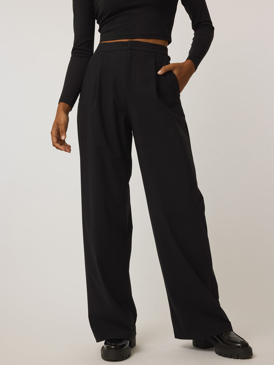 Greyson Clothiers Women's Lifestyle Look 5 in SHEPHERD