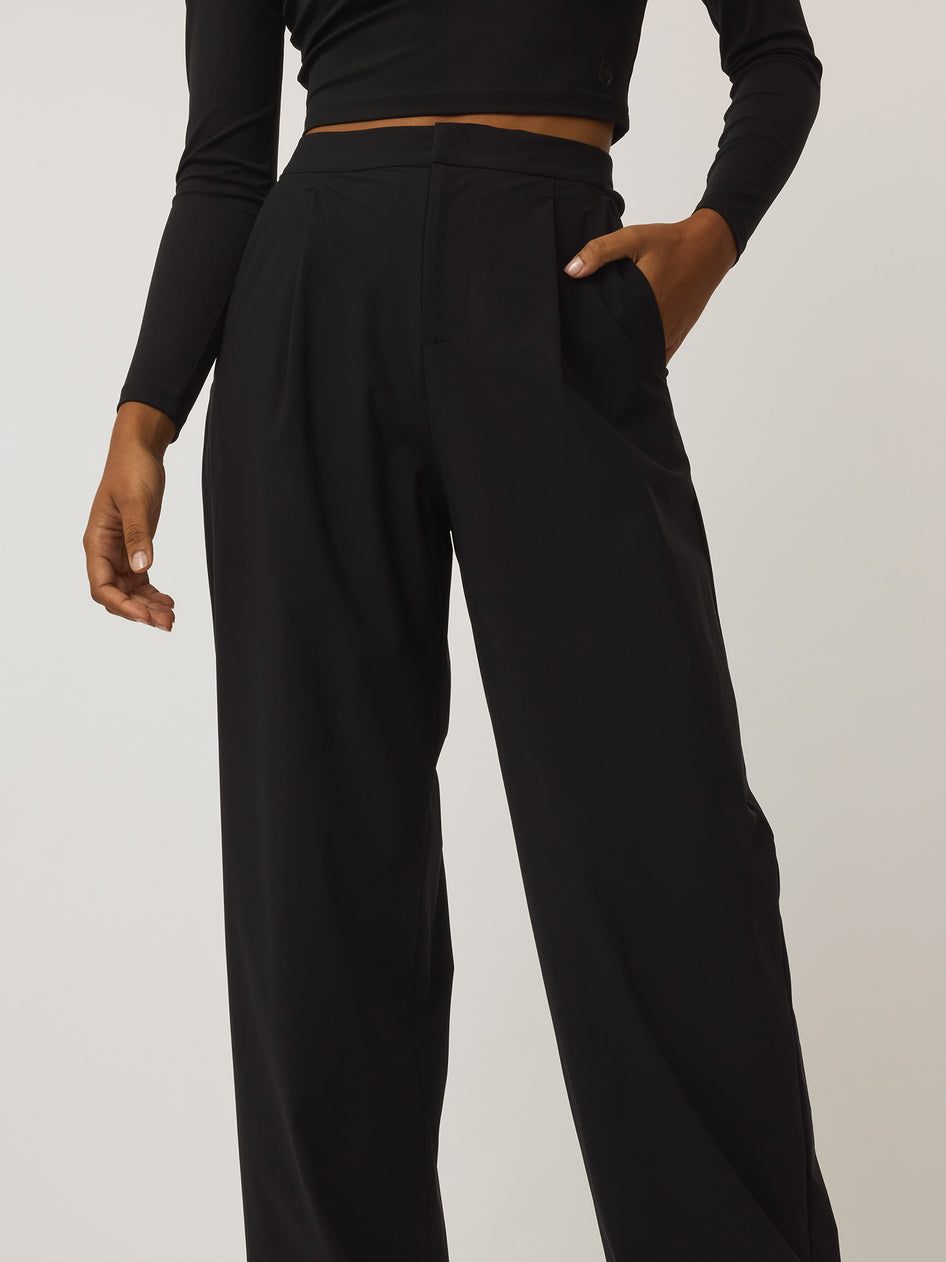Greyson Clothiers Women's Lifestyle Look 5 in SHEPHERD